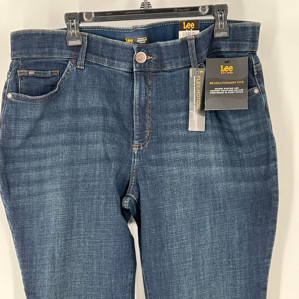 LEE RENEGADE FLEX MOTION REGULAR FIT MIDRISE BOOTCUT DARK BLUE JEANS - Picture 3 of 14